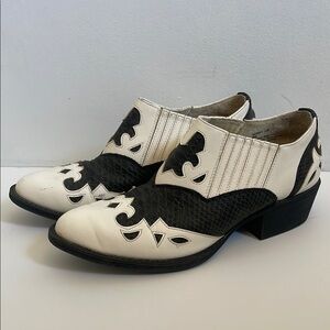Coconuts by Matisse Black and White Ankle Booties